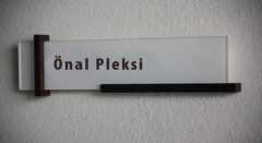 pleksi-isimlik-2-768x419